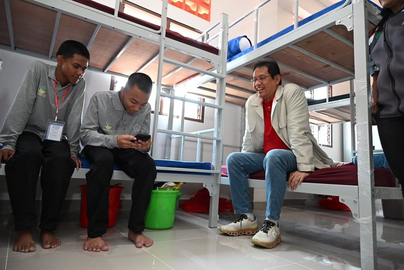 Menkeu Kunjungi Sekolah Rakyat Surabaya, Pastikan  Asrama dan Kelas Layak Guna . (Dok Kemenkeu)