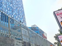 Pagar tinggi di mall Kokas. (Detik.com)