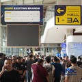 Pengunjung memadati area Hall 1 dalam ajang Pameran Gaikindo Indonesia International Auto Show (GIIAS) 2026 yang berlangsung di Indonesia Convention Exhibition (ICE), BSD, Tangerang, Sabtu (1/8/2026). (CNBC Indonesia/Tias Budiarto)