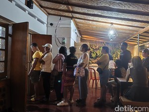 700 Cangkir Kopi Gratis Ludes Diserbu Warga saat Tumpek Krulut di Buleleng