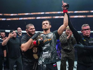 Saat Jake Paul Kalah dari Khabib Nurmagomedov