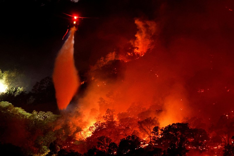 A helicopter drops water as Feliz Fire burns, near Hopland, California, U.S., August 1, 2026. REUTERS/Fred Greaves     TPX IMAGES OF THE DAY