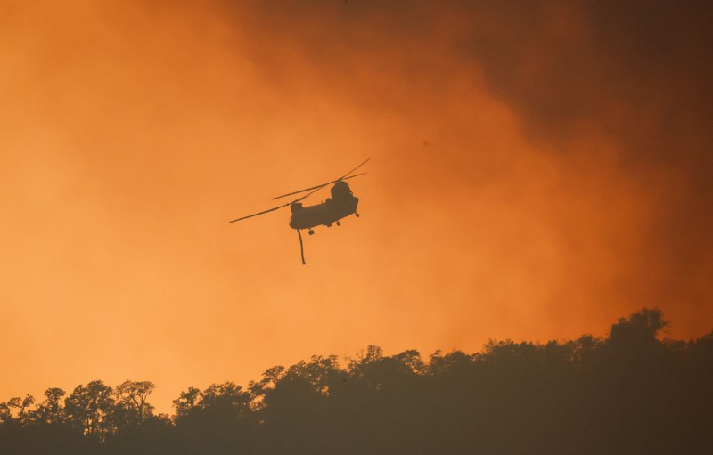 A helicopter drops water as Feliz Fire burns, near Hopland, California, U.S., August 1, 2026. REUTERS/Fred Greaves     TPX IMAGES OF THE DAY