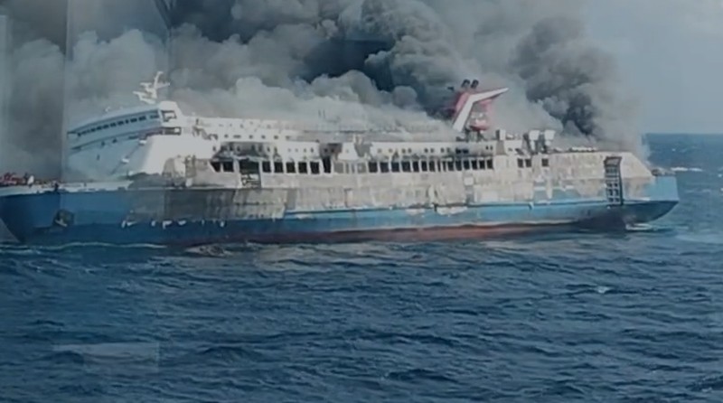 Kapal Mutiara Sentosa 2 rute Surabaya-Makassar terbakar di perairan Sumenep. (Dok Tangkapan Layar Ist)