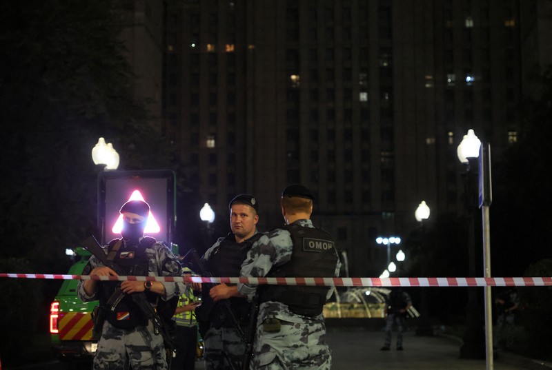 Law enforcement officers and emergency services personnel near the site of an explosion at a restaurant in central Moscow, Russia August 1, 2026. REUTERS/Anastasia Barashkova