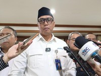 Direktur Utama Perum Bulog Ahmad Rizal Ramdhani dalam konferensi pers di Kantor Pusat Bulog, Jakarta, Senin (3/8/2026).