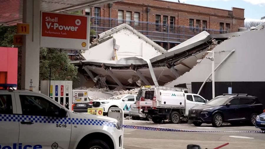 Dua orang mengalami luka serius setelah sebuah bangunan runtuh di kawasan pusat Sydney, Australia, pada Senin (3/8/2026).