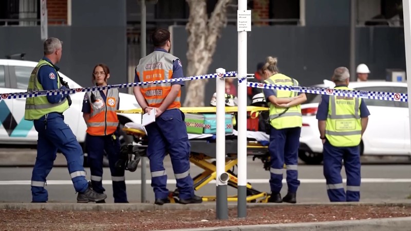 Dua orang mengalami luka serius setelah sebuah bangunan runtuh di kawasan pusat Sydney, Australia, pada Senin (3/8/2026).