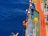 Kapal milik Pertamina, MT Transko Arafura selamatkan 17 korban KMP Mutiara Sentosa 2. (Dok. Pertamina)
