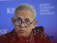 Ketua Dewan Komisioner LPS, Anggito Abimanyu saat Konferensi Pers Hasil Rapat Berskla KSSK III Tahun 2016 di Jakarta, Senin (3/8/2026). (CNBC Indonesia/Faisal Rahman)