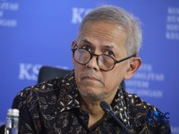 Ketua Dewan Komisioner LPS, Anggito Abimanyu saat Konferensi Pers Hasil Rapat Berskla KSSK III Tahun 2016 di Jakarta, Senin (3/8/2026). (CNBC Indonesia/Faisal Rahman)