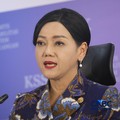 Ketua Dewan Komisioner OJK, Friderica Widyasari Dewi saat Konferensi Pers Hasil Rapat Berskla KSSK III Tahun 2016 di Jakarta, Senin (3/8/2026). (CNBC Indonesia/Faisal Rahman)