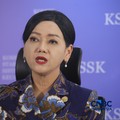Ketua Dewan Komisioner OJK, Friderica Widyasari Dewi saat Konferensi Pers Hasil Rapat Berskla KSSK III Tahun 2016 di Jakarta, Senin (3/8/2026). (CNBC Indonesia/Faisal Rahman)