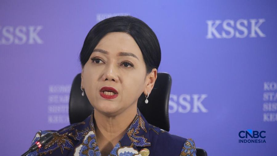 Ketua Dewan Komisioner OJK, Friderica Widyasari Dewi saat Konferensi Pers Hasil Rapat Berskla KSSK III Tahun 2016 di Jakarta, Senin (3/8/2026). (CNBC Indonesia/Faisal Rahman)
