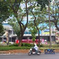 Pagar besi setinggi sekitar 2,5 meter yang sebelumnya terpasang mengelilingi area luar Mal Kota Kasablanka (Kokas), Jakarta Selatan, kini sudah tidak terlihat lagi.