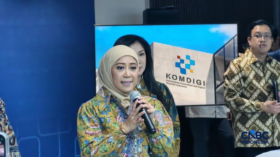 Menteri Komunikasi dan Digital Meutya Hafid di Kantor Komdigi, Senin (3/8/2026). (CNBC Indonesia/
Intan Rakhmayanti Dewi)