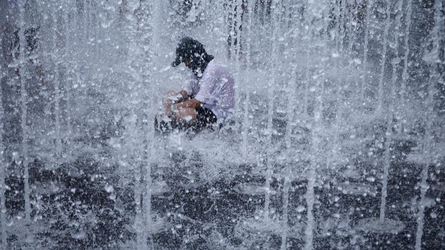 Otoritas Korea Selatan (Korsel) menyerukan masyarakat untuk menghentikan semua aktivitas luar ruangan (outdoor) usai Negeri Ginseng mencatat suhu tertinggi dalam satu abad. (REUTERS/Kim Hong-Ji)