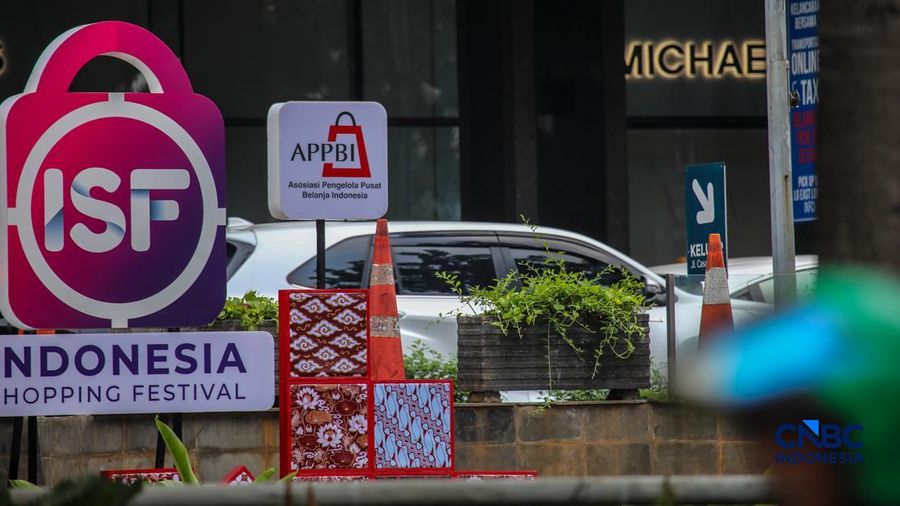 Pagar besi tinggi nan sempat terpasang di depan Pusat Perbelajaan Kota Kasablanka (Kokas), Menteng Dalam, Tebet, Jakarta Selatan, pada Senin (3/8/2026) sekarang sudah dibongkar.