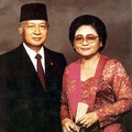 Presiden RI ke-2 Soeharto dan Ibu Tien. (Dok. Presidential Documents, National Library of Indonesia via Wikipedia)