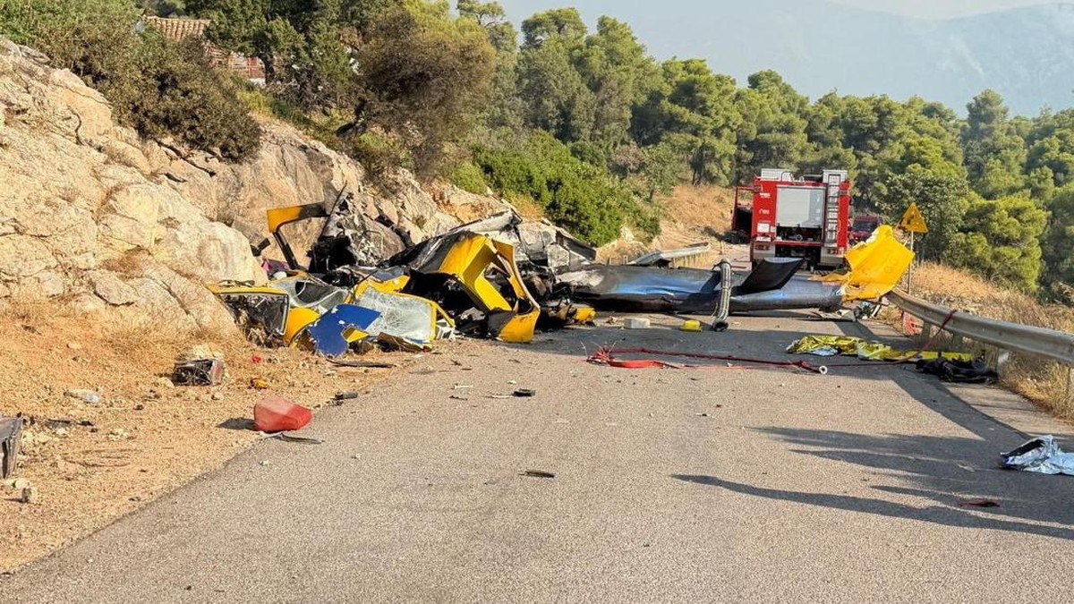 Potret 2 Helikopter Tabrakan Saat Padamkan Api di Yunani