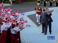 Upacara penyambutan kenegaraan kunjungan Perdana Menteri Thailand Anutin Charnvirakul digelar di Istana Merdeka, Jakarta Pusat, Senin (3/8/2026). (REUTERS/Willy Kurniawan)