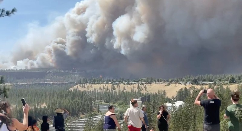 Sisa-sisa rumah yang hancur akibat kebakaran hutan di daerah Spokane, Washington, AS, 2 Agustus 2026. (REUTERS/David Ryder)