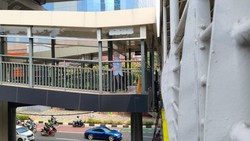 Penampakan 2 JPO di Rasuna Said yang Dekat Doang tapi Tak Ada Hubungan