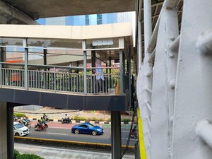 Penampakan 2 JPO di Rasuna Said yang Dekat Doang tapi Tak Ada Hubungan