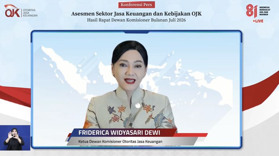 Ketua Dewan Komisioner Otoritas Jasa Keuangan, Friderica Widyasari saat Konferensi Pers Asesmen Sektor Jasa Keuangan dan Kebijakan OJK Hasil RDKB Bulan Juli 2026. (Tangkapan layar Youtube OJK)