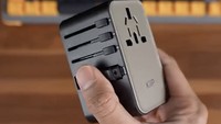 Apakah Satu Adaptor Travel Bisa Cas Laptop, HP, dan Kamera Sekaligus?