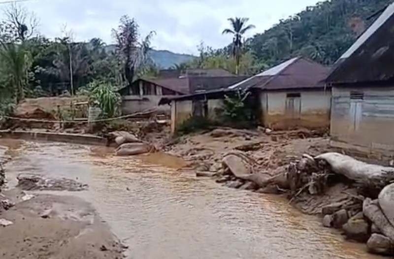 Kondisi banjir yang merendam permukiman warga di Kabupaten Tapanuli Tengah, Sumatera Utara, Senin (3/8/2026). (Dok. BPBD Kabupaten Tapanuli Tengah)