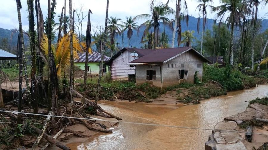 Kondisi banjir nan merendam permukiman penduduk di Kabupaten Tapanuli Tengah, Sumatera Utara, Senin (3/8/2026).