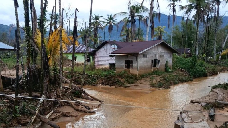 Kondisi banjir yang merendam permukiman warga di Kabupaten Tapanuli Tengah, Sumatera Utara, Senin (3/8/2026).
