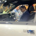 Menteri Keuangan (Menkeu), Purbaya Yudhi Sadewa menjajal menaiki Hyundai Palisade Hybrid yang dipamerkan dalam GAIKINDO Indonesia International Auto Show (GIIAS) 2026 di ICE BSD, Tangerang, Selassa (4/8/2026). (CNBC Indonesia/Ferry Sandi)