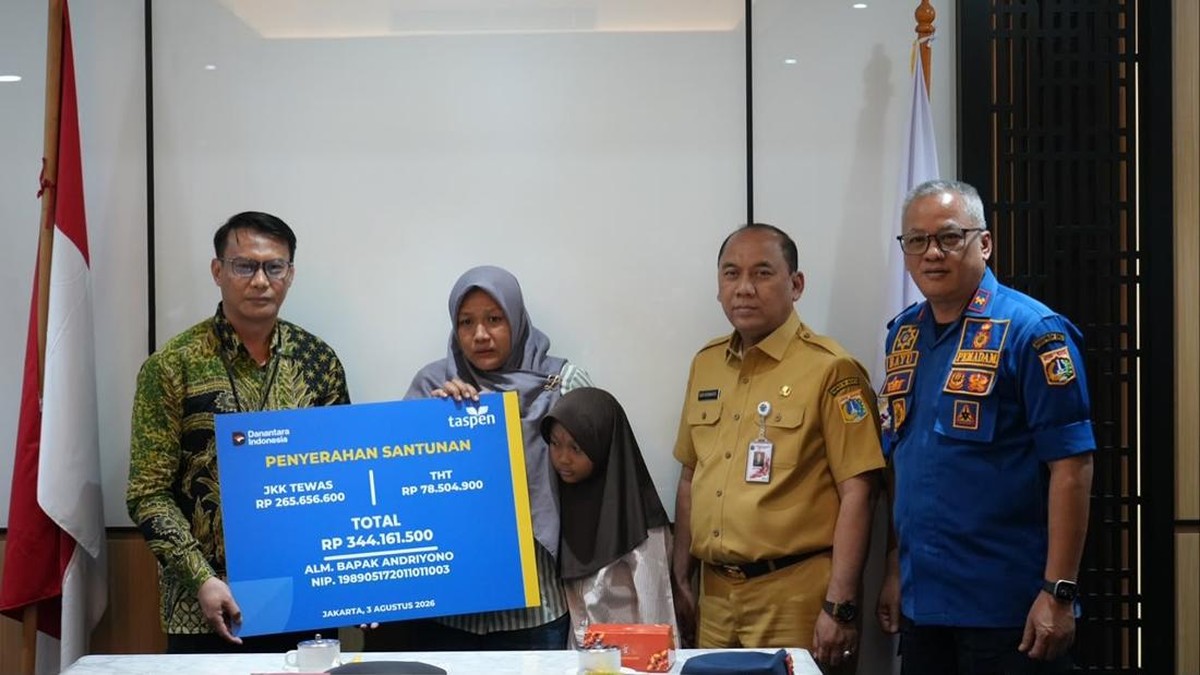 TASPEN Serahkan Manfaat THT dan JKK ke Keluarga Petugas Damkar