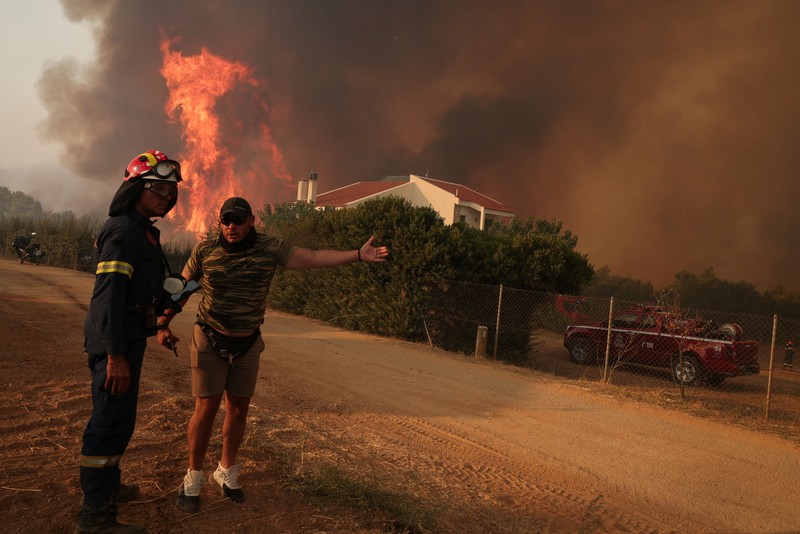 Yunani kembali dilanda kebakaran hutan besar yang menghanguskan lebih dari 100 rumah di wilayah barat laut Athena, Selasa (4/8/2026). (REUTERS/Louisa Gouliamaki)