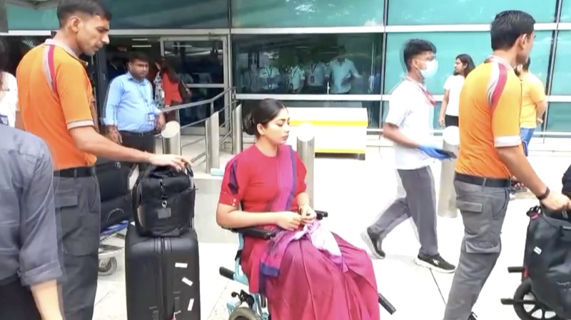 Sebuah pesawat Airbus A350 milik Air India dipamerkan dalam ajang penerbangan Wings India 2024 di Bandara Begumpet, Hyderabad, India, pada 18 Januari 2024. (REUTERS/Almaas Masood/File Foto)