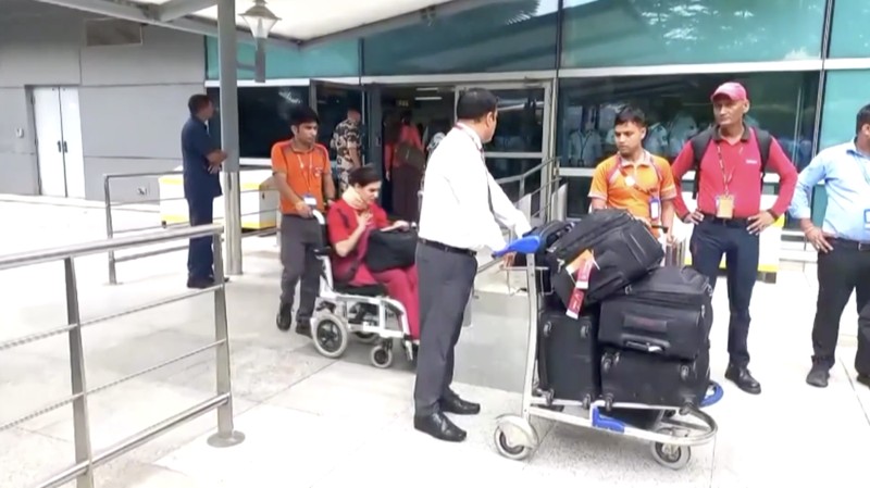 Beberapa penumpang dan awak kabin Air India mengalami cedera setelah pesawat yang melayani rute Phuket, Thailand, menuju Delhi, India, mengalami turbulensi singkat saat penerbangan pada Selasa (4/8/2026).