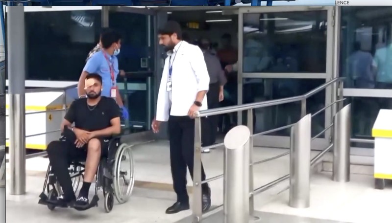 Beberapa penumpang dan awak kabin Air India mengalami cedera setelah pesawat yang melayani rute Phuket, Thailand, menuju Delhi, India, mengalami turbulensi singkat saat penerbangan pada Selasa (4/8/2026). (Tangkapan Layar Video Reuters/ANI)