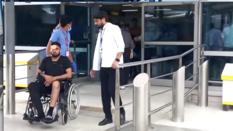 Beberapa penumpang dan awak kabin Air India mengalami cedera setelah pesawat yang melayani rute Phuket, Thailand, menuju Delhi, India, mengalami turbulensi singkat saat penerbangan pada Selasa (4/8/2026). (Tangkapan Layar Video Reuters/ANI)