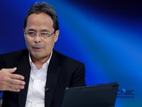 Direktur Utama Bank Jakarta, Agus Haryoto Widodo saat menyampaikan pemaparan dalam acara Regional Bank Summit 2026 di Jakarta, Rabu (5/8/2026). (CNBC Indonesia/Muhammad Sabki)