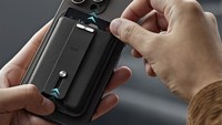 Sering Parno Dompet Ketinggalan Pas Liburan? Aksesori HP Ini Bisa Jadi Solusi