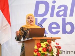 Pesan Gubernur Khofifah Saat Lepas Wisudawan Perdana AMN Surabaya