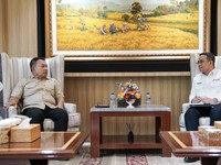 Kepala Staf Kepresidenan, Jenderal (Purn.) Prof. Dr. Dudung Abdurachman menerima kunjungan jajaran Direksi PT Pertamina (Persero) yang di wakili oleh Wakil Direktur Utama di Gedung Bina Graha, Jakarta, Selasa (4/8). (Tangkapan layar Instagram)