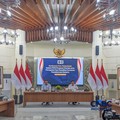 (Kiri-Kanan) Kepala Badan Komunikasi Pemerintah (BAKOM) Muhammad Qodari dan Menteri Dalam Negeri (Mendagri) Muhammad Tito Karnavian dalam Konferensi Pers di kantor Badan Komunikasi Pemerintah, Jakarta, Rabu (5/8/2026). (CNBC Indonesia/Emir Yanwardhan