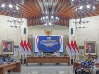 (Kiri-Kanan) Kepala Badan Komunikasi Pemerintah (BAKOM) Muhammad Qodari dan Menteri Dalam Negeri (Mendagri) Muhammad Tito Karnavian dalam Konferensi Pers di kantor Badan Komunikasi Pemerintah, Jakarta, Rabu (5/8/2026). (CNBC Indonesia/Emir Yanwardhan