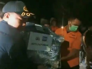 Video: Jenazah Korban KM Mutiara Sentosa 2 Tiba di Makassar Bersama Anaknya