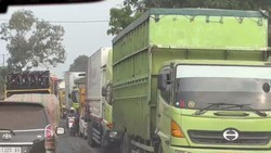 Akses Palembang-Betung Macet Puluhan Kilometer Imbas Perbaikan Jalan