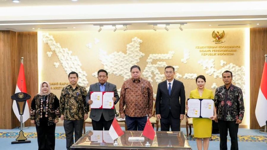 Indonesia dan Tiongkok kembali memperkuat kemitraan ekonomi melalui penandatanganan sejumlah nota kesepahaman (Memorandum of Understanding/MoU) dalam rangka pengembangan Kawasan Industri Wiraraja Madura.