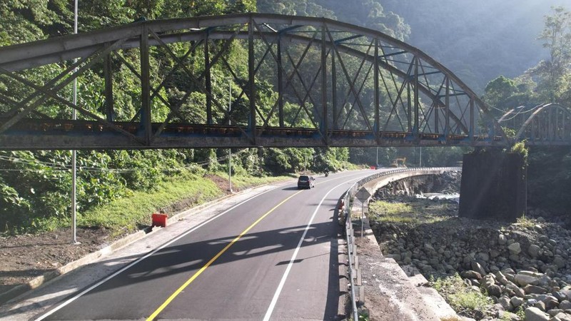 Jalur Lembah Anai resmi dibuka untuk seluruh jenis kendaraan mulai Senin (27/7), setelah sebelumnya mobilitas di kawasan tersebut terganggu akibat bencana.